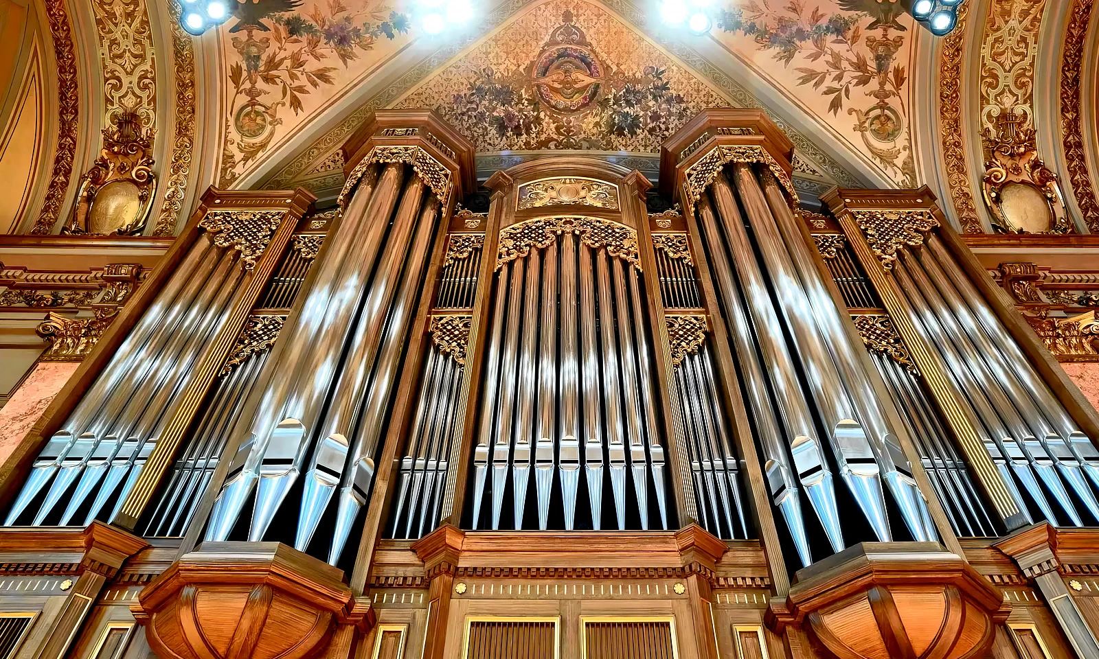 Кадры зала